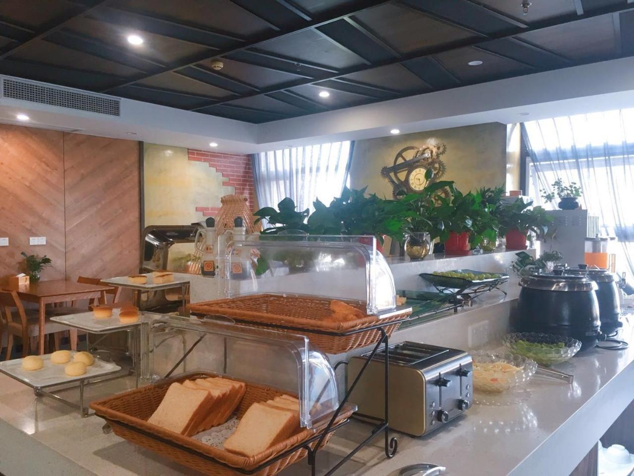 Nostalgia Hotel Near Tianjin Polar Ocean Word- Tianjin Fonte Joy World, 10 Minutes Drive Away From Tianjin Tanggu High-Speed Railway Station, Free Ice-Cream, Mineral Water, Snacks And Laundry Service, English Communication Well Exterior photo