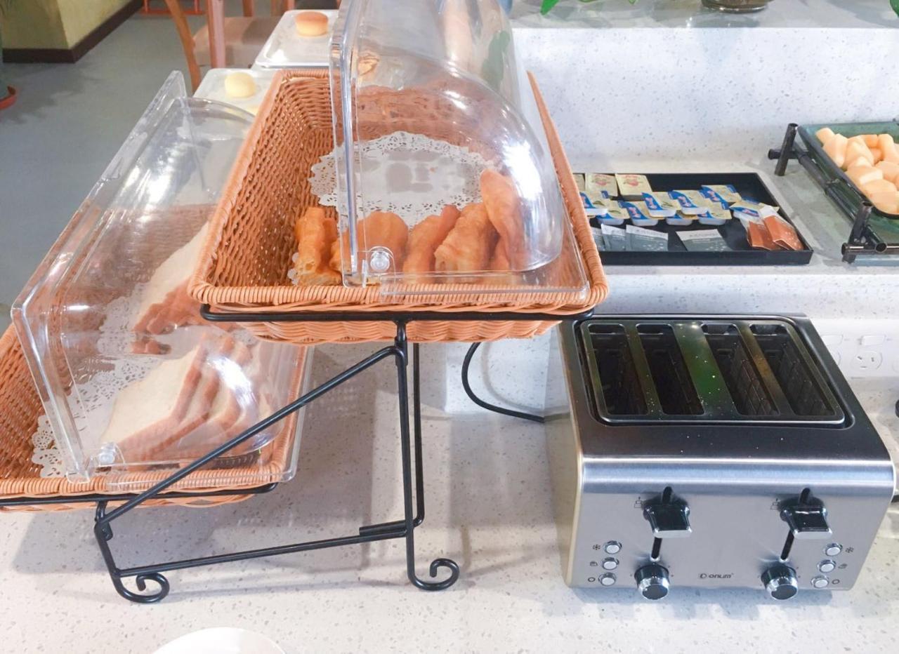 Nostalgia Hotel Near Tianjin Polar Ocean Word- Tianjin Fonte Joy World, 10 Minutes Drive Away From Tianjin Tanggu High-Speed Railway Station, Free Ice-Cream, Mineral Water, Snacks And Laundry Service, English Communication Well Exterior photo